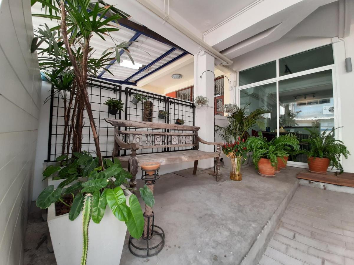 Pingplalee Female House Bed and Breakfast Μπανγκόκ Εξωτερικό φωτογραφία